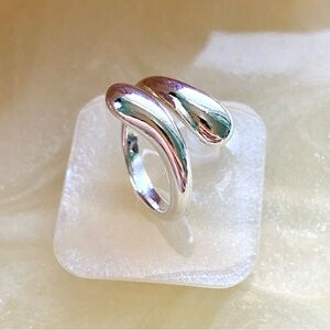 Elegant Sterling-Color Open Twist Ring - Silver Tone